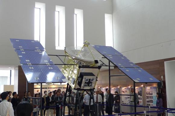 はやぶさ実物大模型