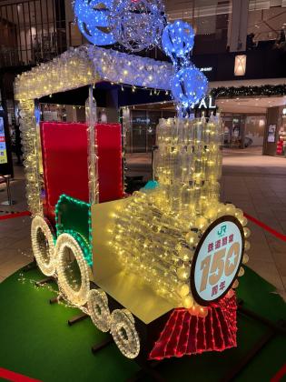 JR仙台駅のSLとツリー