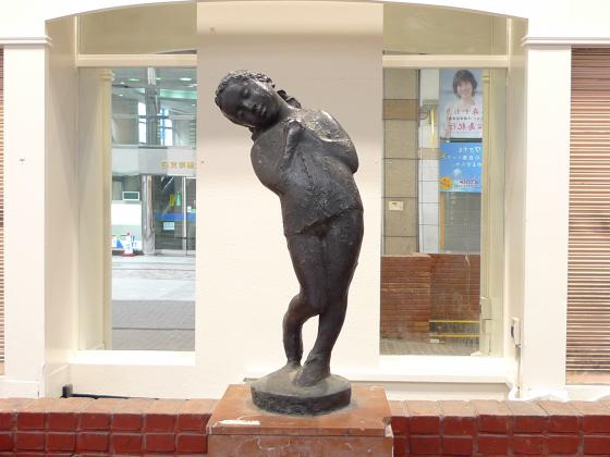 少女の像/ダイエー仙台店前