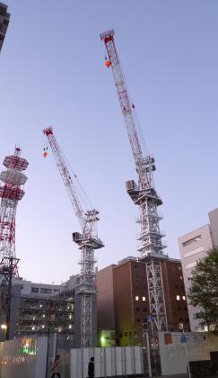 銀色のクレーン