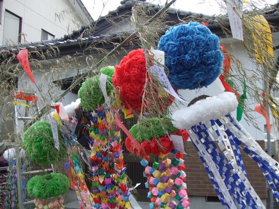 堤町の七夕飾り