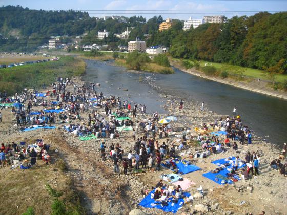 芋煮会／牛越橋
