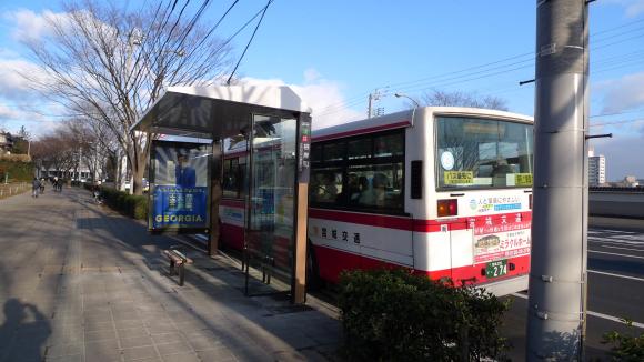 屋根、広告付きバス停