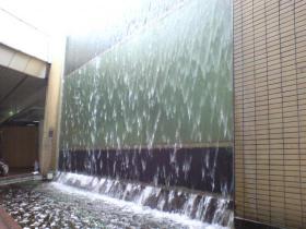 ガラスのピラミッド