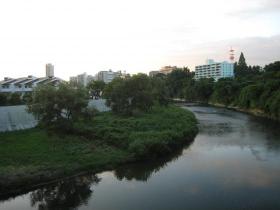夕暮時の霊屋橋から