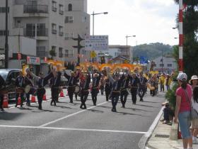 どんとロード八幡雀踊り