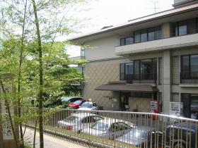 片平市民センターとそのアプローチ